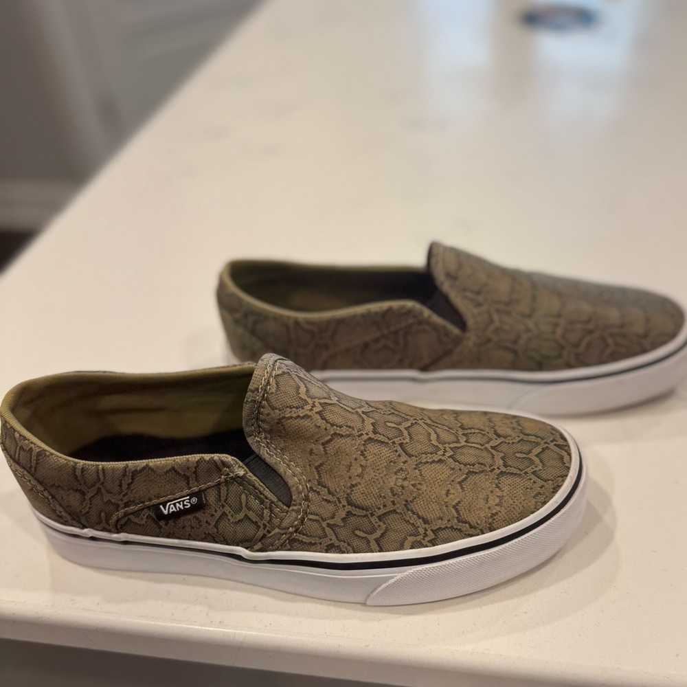 NWOT- Vans Women's Asher Sneaker, Snake pattern-Size 7 - Picture 3 of 5